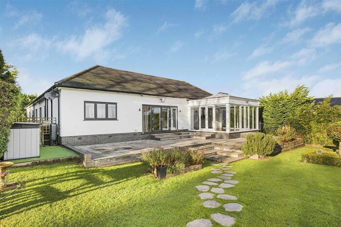 4 Bedroom Bungalow To Rent In Ponsborne Manor, Newgate Street Village, Cuffley, SG13