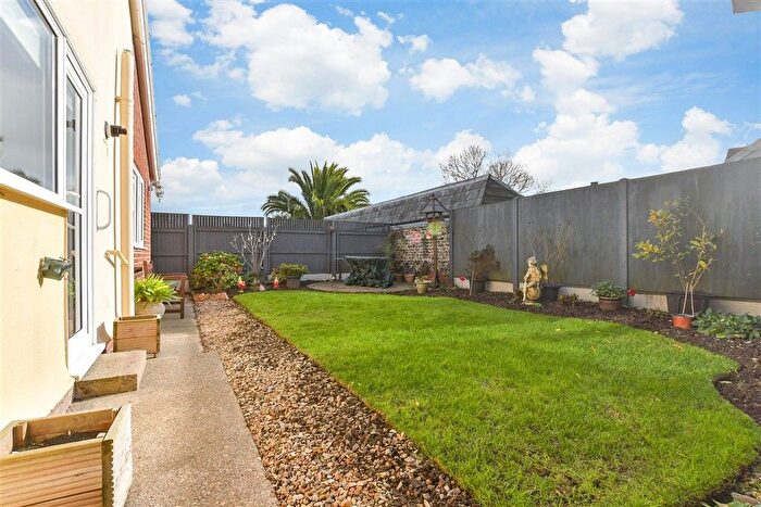 2 Bedroom Detached Bungalow For Sale In Leatt Close, Broadstairs, Kent, CT10