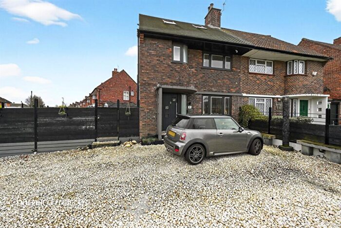 3 Bedroom Semi Detached House For Sale In Stroud Green Way, Croydon, CR0