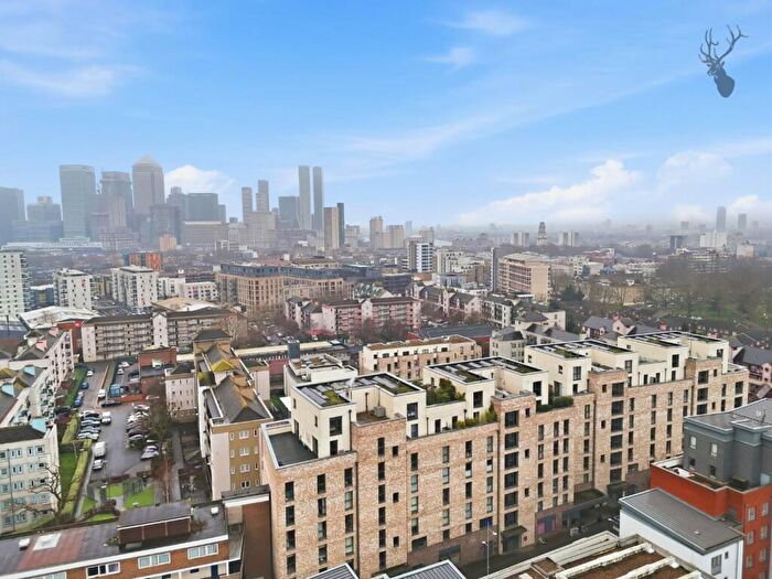 1 Bedroom Apartment For Sale In St. Pauls Way, Mile End, E3