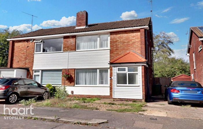 2 Bedroom Semi-Detached House For Sale In Rosewood Close, Luton, LU2
