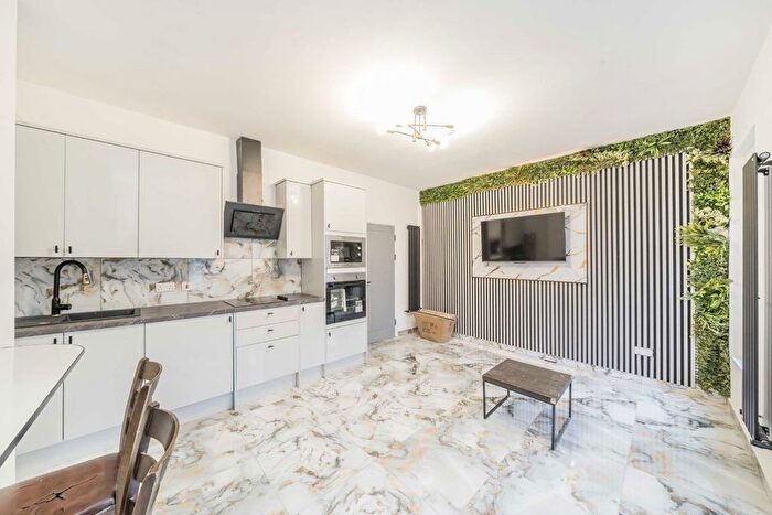 2 Bedroom Flat To Rent In Burns Road, London, NW10