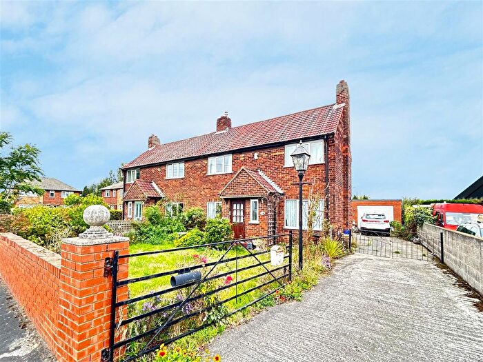 3 Bedroom Semi-Detached House For Sale In Dene Close, Hensall, Goole, DN14