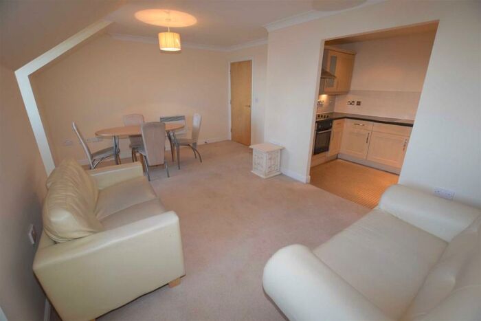 2 Bedroom Flat To Rent In High Road, North Finchley, N12