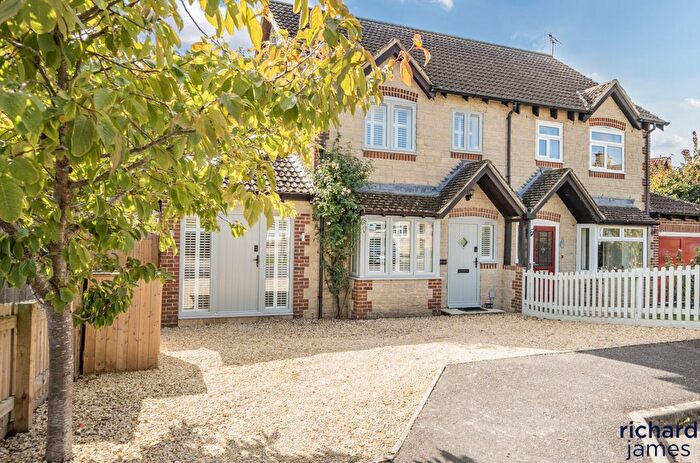 4 Bedroom Semi-Detached House For Sale In St Marys Close, Bradenstoke, SN15