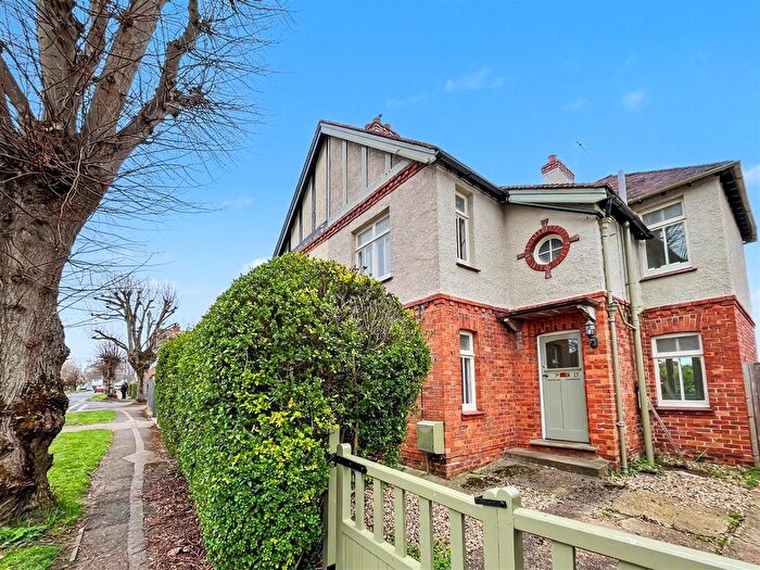 3 Bedroom Semi Detached House To Rent In Egmont Avenue, Stony Stratford, Milton Keynes, MK11