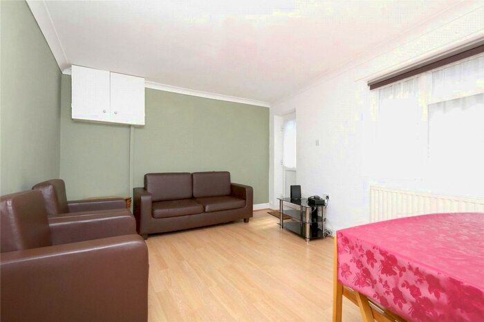 2 Bedroom Flat To Rent In High Road, South Woodford, E18