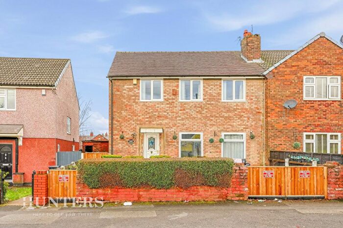 4 Bedroom Semi-Detached House For Sale In Elm Road, Oldham, OL8