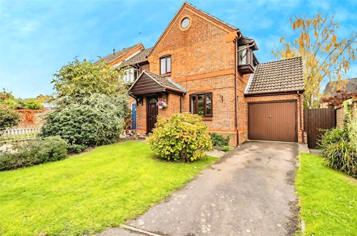 3 Bedroom End Of Terrace House For Sale In Simkins Close, Winkfield Row, RG42