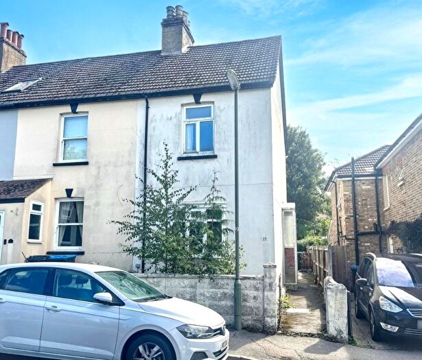 3 Bedroom End Terrace House For Sale In Park Road, Caterham, CR3