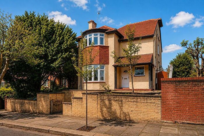 3 Bedroom Detached House For Sale In Highland Avenue, Hanwell, W7