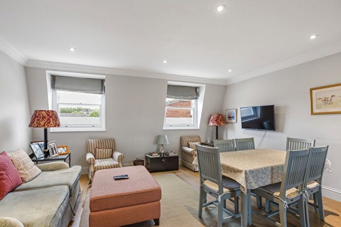 3 Bedroom Flat To Rent In Tachbrook Street, London, SW1V