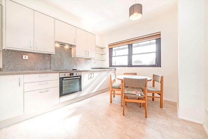 2 Bedroom Flat For Sale In Cleaver Street, Kennington, SE11