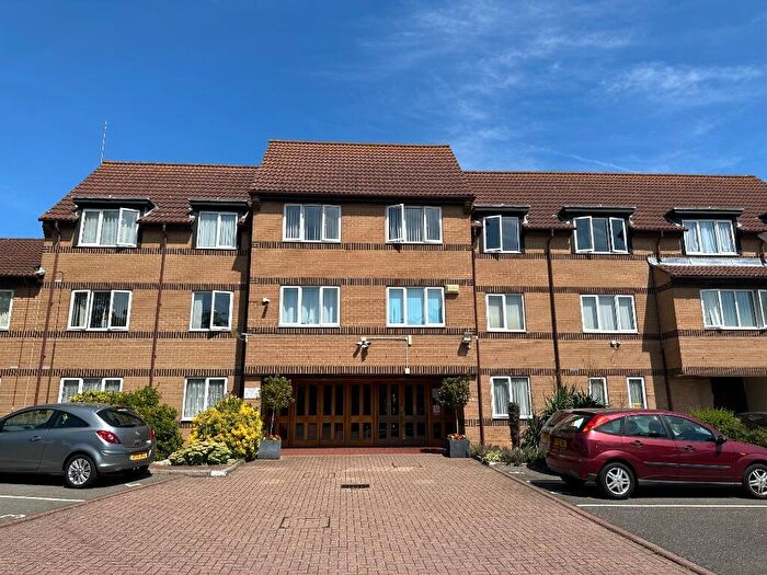 1 Bedroom Apartment For Sale In Limewood Court, Beehive Lane, Redbridge, IG4