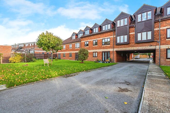 1 Bedroom Flat For Sale In Water Lane, Totton, Southampton, Hampshire, SO40