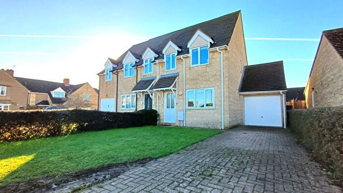 3 Bedroom Semi-Detached House For Sale In Coxmoor Close, Kingham, OX7
