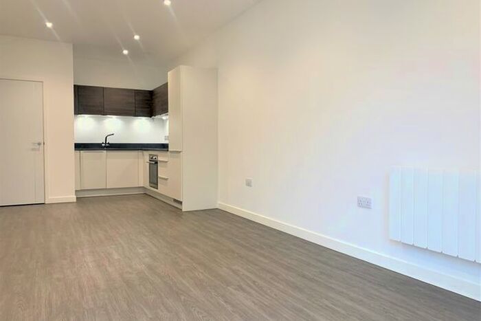 2 Bedroom Flat To Rent In Prestige House, High Street, Egham, TW20