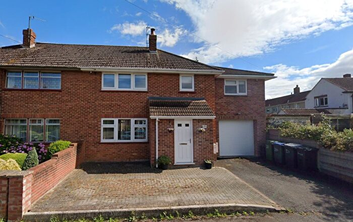 4 Bedroom Semi Detached House For Sale In Methuen Avenue, Melksham, SN12