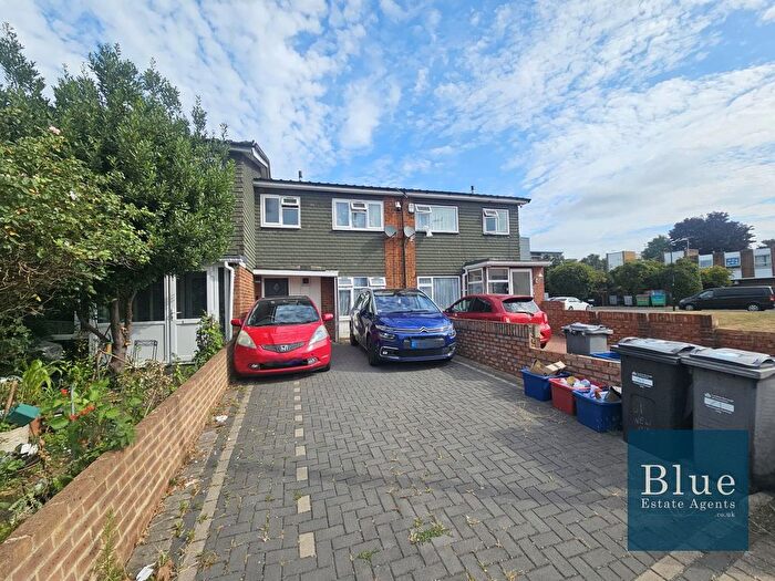 3 Bedroom Terraced House For Sale In New Heston Road, Hounslow, TW5