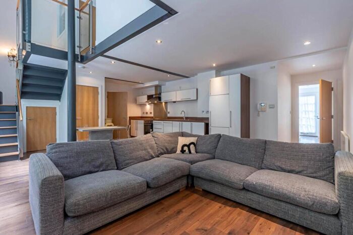 2 Bedroom Apartment To Rent In Scholars Gate, Severn Street, B1