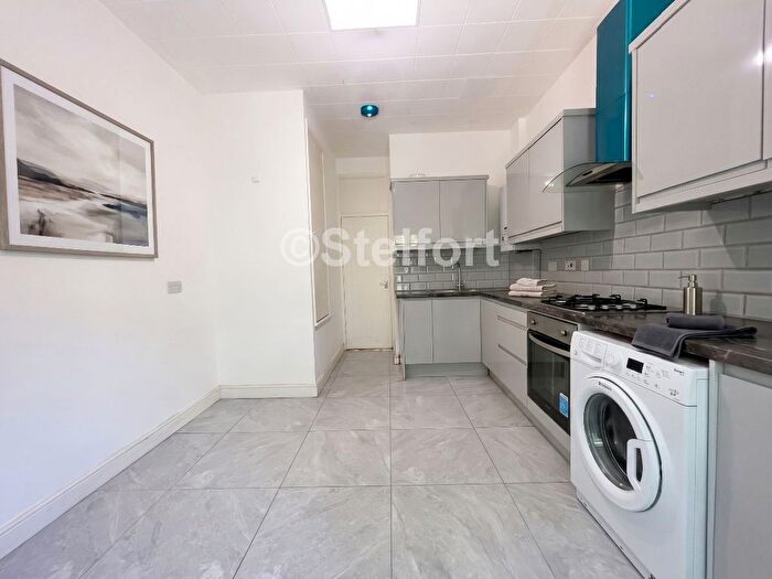2 Bedroom Flat To Rent In Bromley Road, Bromley, BR1