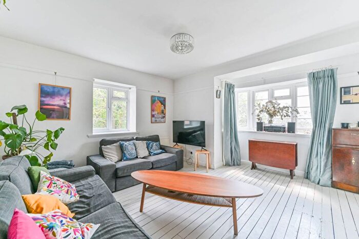 3 Bedroom Flat To Rent In The Woodlands, Upper Norwood, London, SE19