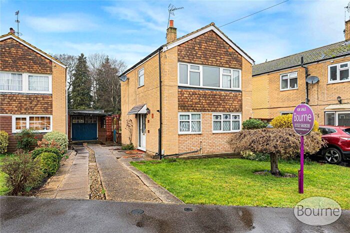 3 Bedroom Detached House For Sale In Ashurst Road, Ash Vale, Surrey, GU12
