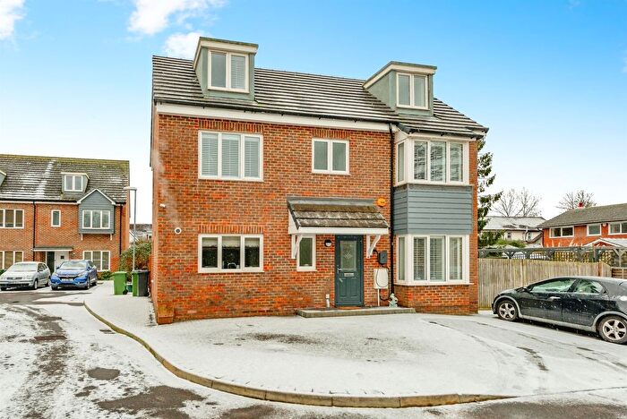 5 Bedroom Detached House For Sale In Donald Gardens, Hookwood, Horley, RH6