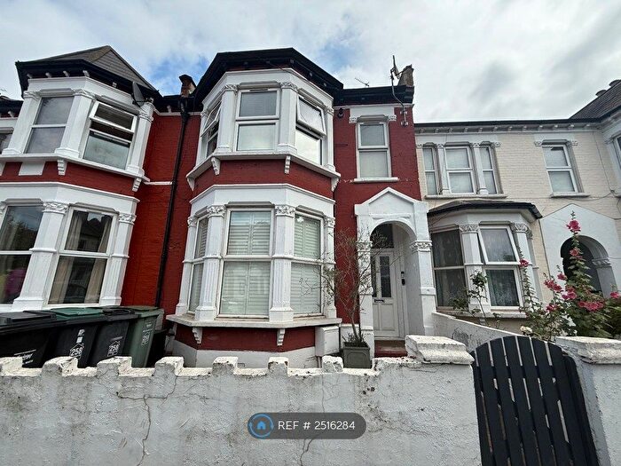 3 Bedroom Flat To Rent In Wightman Road, London, N8