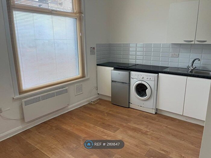 Studio To Rent In Stratford, London, E15