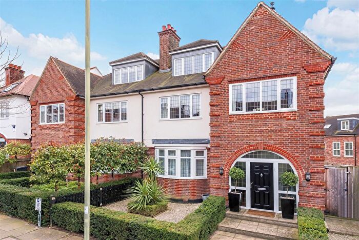 7 Bedroom Property To Rent In Ravenscroft Avenue, Golders Green, NW11