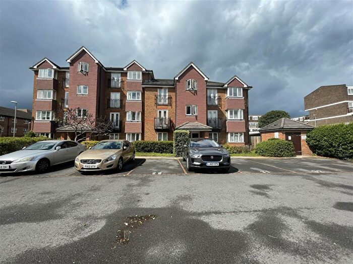 2 Bedroom Flat To Rent In Jemmett Close, Norbiton, Kingston Upon Thames, KT2