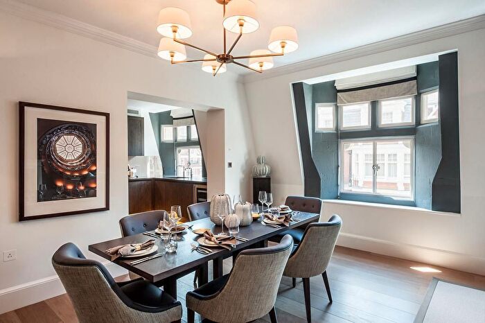 3 Bedroom Flat To Rent In Duke Street, Mayfair, W1K