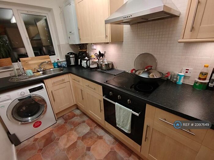 1 Bedroom Flat To Rent In Garrick Crescent, Croydon, CR0