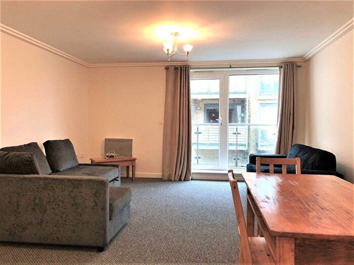 3 Bedroom Flat To Rent In Sheffield Court -, P14