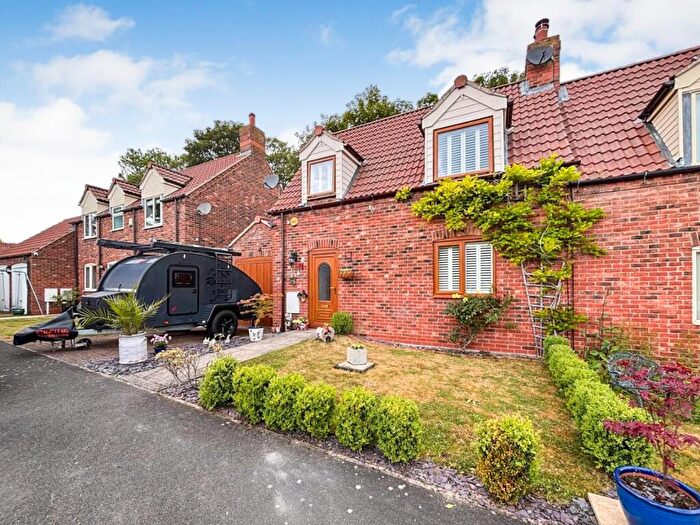 2 Bedroom Semi-Detached House For Sale In Willow Mews, Beckingham, Doncaster, DN10