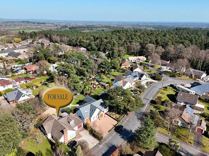 4 Bedroom Chalet For Sale In Quarry Road, Colehill, BH21