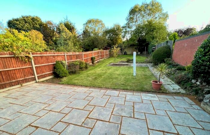 4 Bedroom Semi-Detached House To Rent In Addington Drive, North Finchley, N12