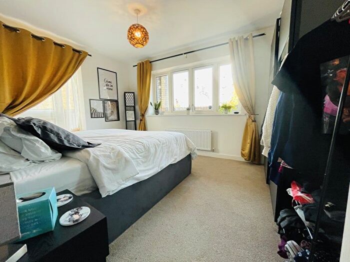 2 Bedroom Flat To Rent In Sparrow St, Rainham, RM13