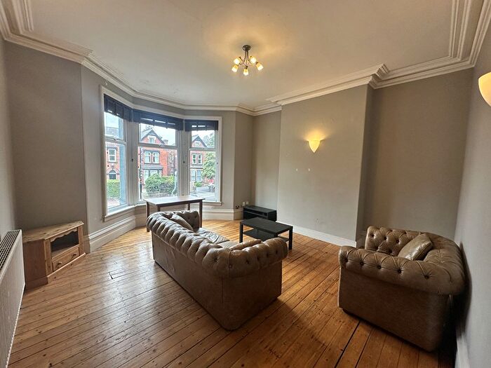 2 Bedroom Flat To Rent In St. Michaels Grove, Headingley, Leeds, LS6