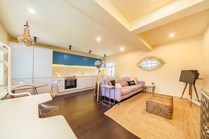 1 Bedroom Flat For Sale In Elmtree Road, Teddington, TW11