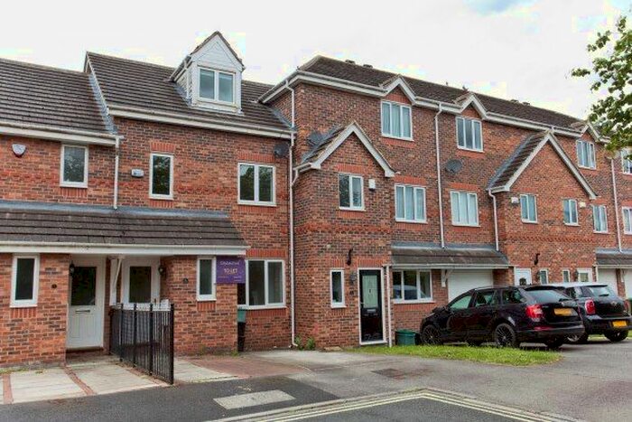 4 Bedroom Town House To Rent In Maplehurst Avenue, York, YO31