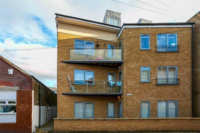 2 Bedroom Flat To Rent In Loates Lane, Watford, WD17