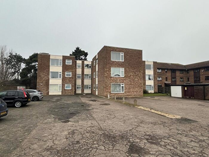 2 Bedroom Flat For Sale In Park Court, Langer Road, Felixstowe, IP11