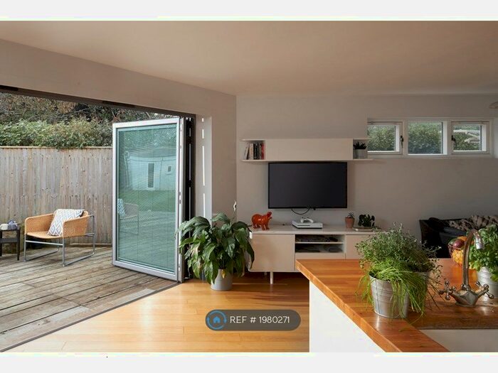 3 Bedroom Semi-Detached House To Rent In Mabledon Avenue, Ashford, TN24