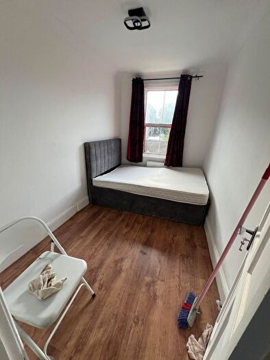 2 Bedroom Flat To Rent In Canning Town, E16