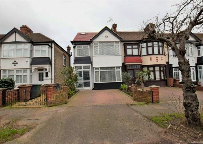 4 Bedroom Property To Rent In Cherrydown Avenue, London, E4