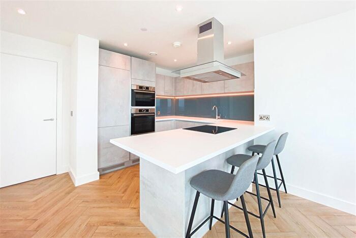 3 Bedroom Apartment To Rent In Elizabeth Tower, M15