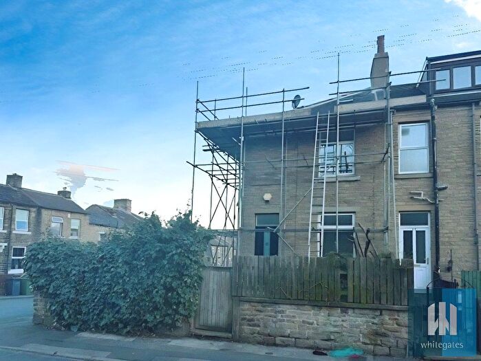 1 Bedroom Terraced House For Sale In Church Street, Moldgreen, Huddersfield, HD5