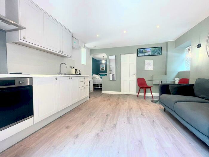 Studio To Rent In Malvern Place, Lansdown, Cheltenham, GL50